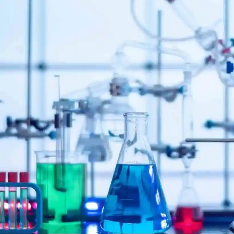 monomers and acrylates in a chemical laboratory — Raykem monomer supplier UAE