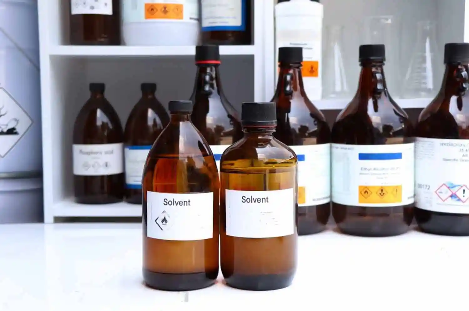 Industrial solvent containers — Raykem solvent supplier UAE Saudi Arabia GCC